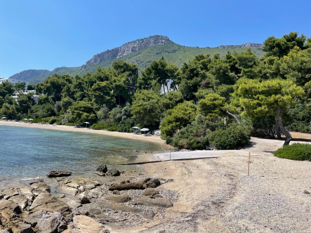 Configuration Feng shui favorable pour construire sa maison avec la mer devant et la montagne en protection derrière